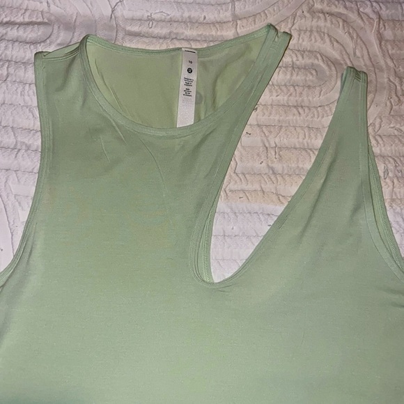 NWT LULULEMON CUT OUT YOGA TANK - Picture 4 of 8